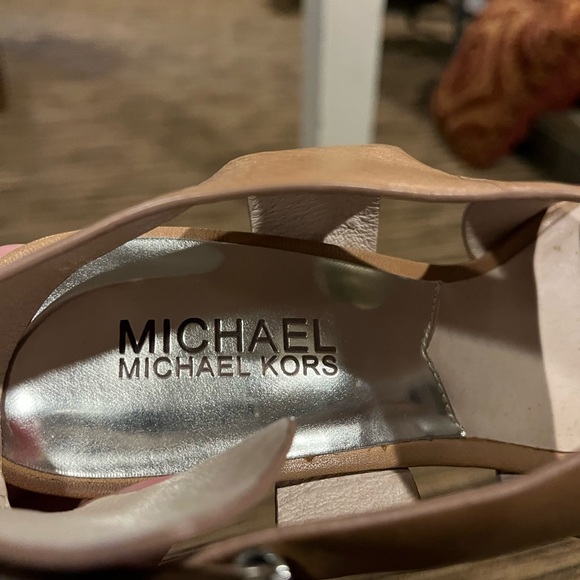 Cute heels Michael by Michael Kors great condition barely worn - Picture 4 of 5